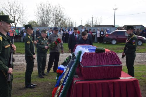 В Нурлатском районе проводили в последний путь участника СВО