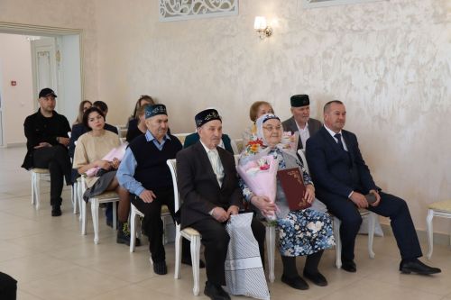 В Нурлате поздравили юбиляров семейной жизни