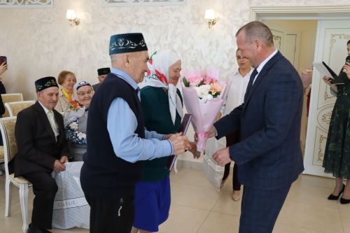 В Нурлате поздравили юбиляров семейной жизни