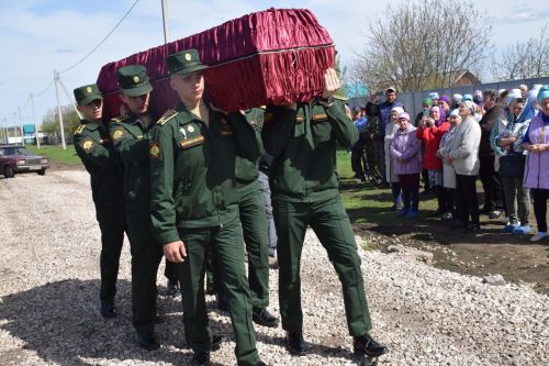 В Нурлатском районе проводили в последний путь участника СВО