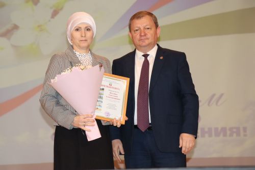 В Нурлате чествовали муниципальных работников