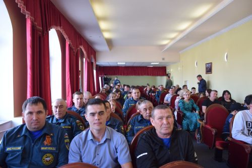 В Нурлате во Дворце культуры чествовали пожарных