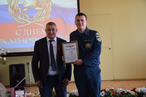 В Нурлате во Дворце культуры чествовали пожарных