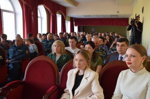В Нурлате во Дворце культуры чествовали пожарных