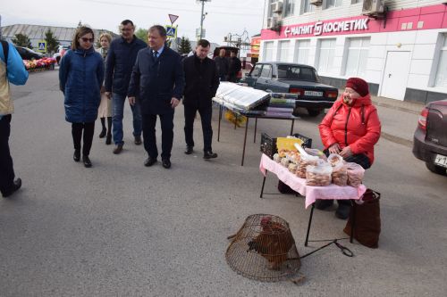 Ярмарка в Нурлате: свежие огурцы из теплицы, разноцветные яйца, живая рыба…
