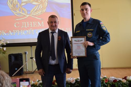 В Нурлате во Дворце культуры чествовали пожарных