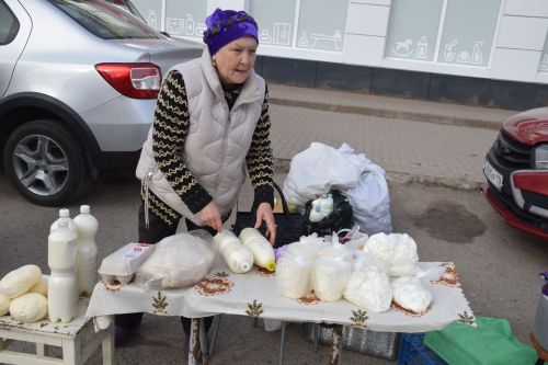Ярмарка в Нурлате: свежие огурцы из теплицы, разноцветные яйца, живая рыба…