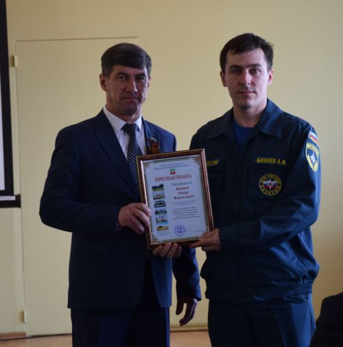 В Нурлате во Дворце культуры чествовали пожарных