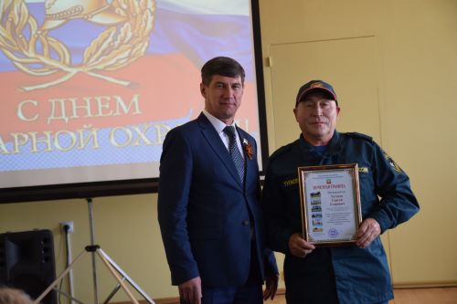 В Нурлате во Дворце культуры чествовали пожарных