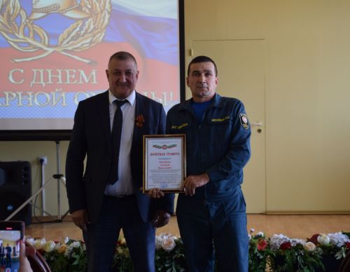 В Нурлате во Дворце культуры чествовали пожарных