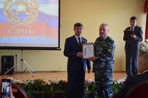 В Нурлате во Дворце культуры чествовали пожарных