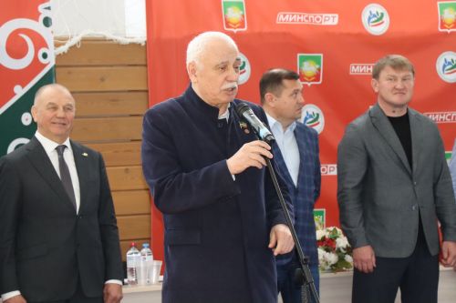 В Нурлате проходит Первенство Республики Татарстан по борьбе на поясах памяти Габбаса Гиматдинова