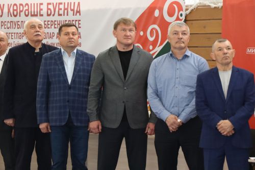 В Нурлате проходит Первенство Республики Татарстан по борьбе на поясах памяти Габбаса Гиматдинова