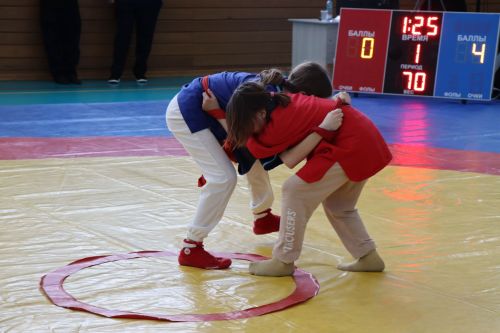 В Нурлате проходит Первенство Республики Татарстан по борьбе на поясах памяти Габбаса Гиматдинова