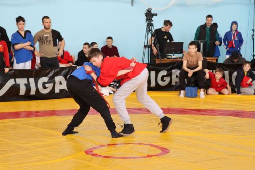 В Нурлате проходит Первенство Республики Татарстан по борьбе на поясах памяти Габбаса Гиматдинова