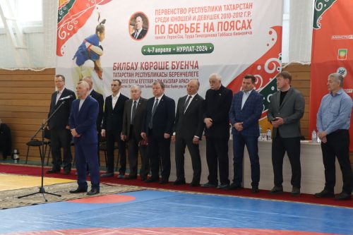 В Нурлате проходит Первенство Республики Татарстан по борьбе на поясах памяти Габбаса Гиматдинова
