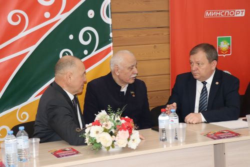 В Нурлате проходит Первенство Республики Татарстан по борьбе на поясах памяти Габбаса Гиматдинова