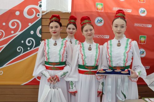 В Нурлате прошла церемония награждения победителей Первенства РТ по борьбе на поясах (фоторепортаж)