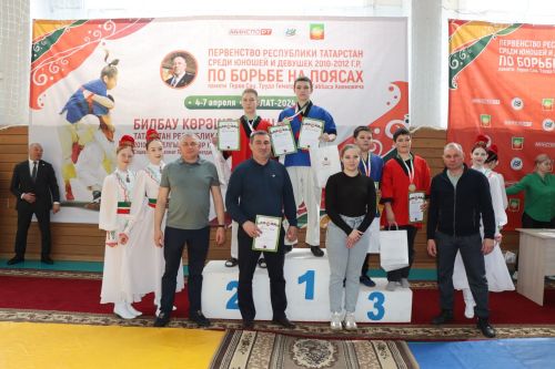В Нурлате прошла церемония награждения победителей Первенства РТ по борьбе на поясах (фоторепортаж)