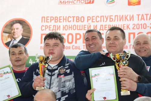 В Нурлате прошла церемония награждения победителей Первенства РТ по борьбе на поясах (фоторепортаж)