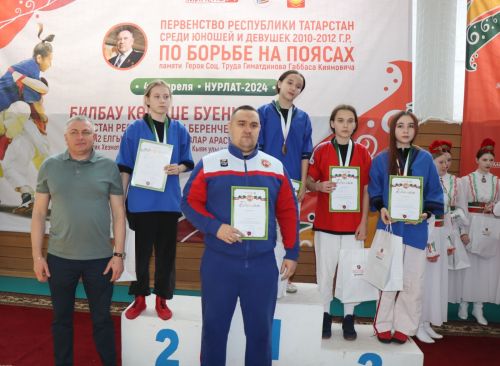 В Нурлате прошла церемония награждения победителей Первенства РТ по борьбе на поясах (фоторепортаж)