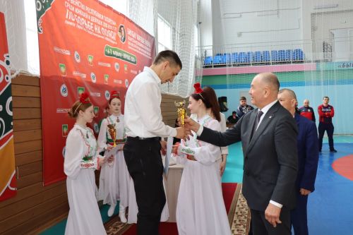 В Нурлате прошла церемония награждения победителей Первенства РТ по борьбе на поясах (фоторепортаж)