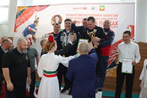 В Нурлате прошла церемония награждения победителей Первенства РТ по борьбе на поясах (фоторепортаж)