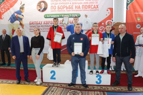 В Нурлате прошла церемония награждения победителей Первенства РТ по борьбе на поясах (фоторепортаж)