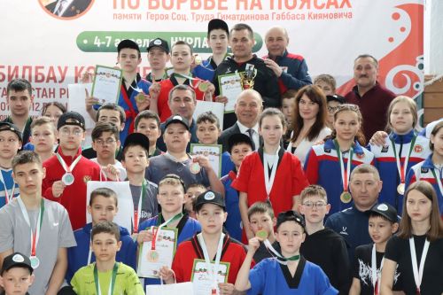 В Нурлате прошла церемония награждения победителей Первенства РТ по борьбе на поясах (фоторепортаж)