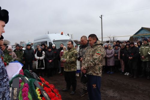 В Нурлатском районе простились с участником СВО Федоровым Александром