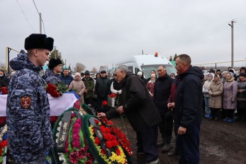 В Нурлатском районе простились с участником СВО Федоровым Александром