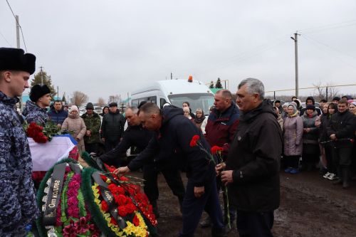 В Нурлатском районе простились с участником СВО Федоровым Александром