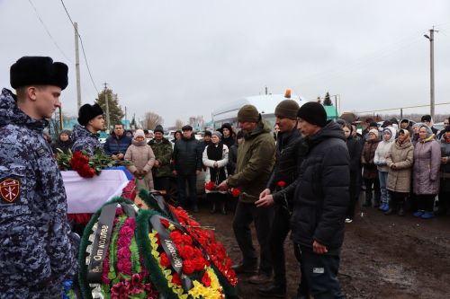 В Нурлатском районе простились с участником СВО Федоровым Александром
