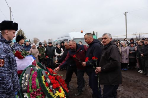В Нурлатском районе простились с участником СВО Федоровым Александром