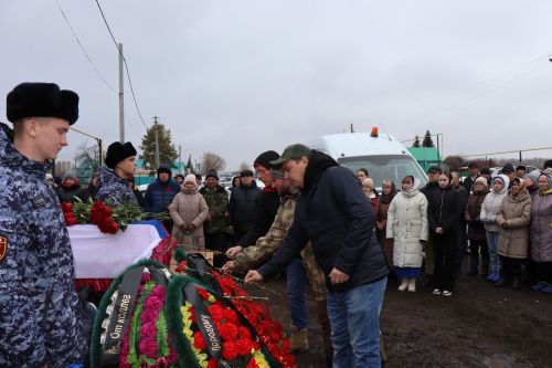 В Нурлатском районе простились с участником СВО Федоровым Александром
