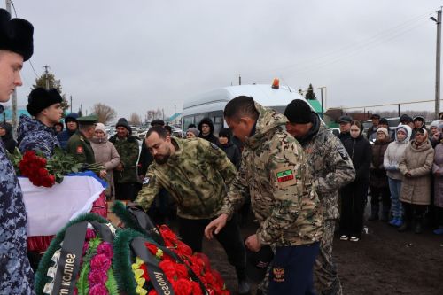 В Нурлатском районе простились с участником СВО Федоровым Александром