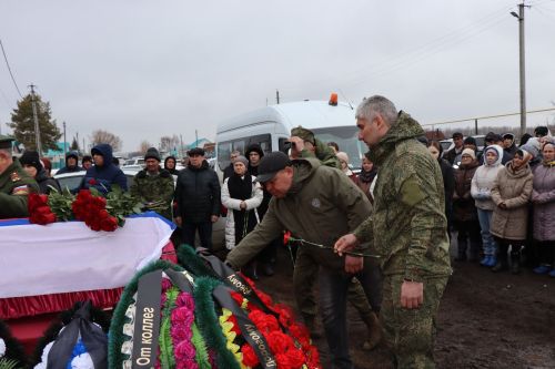 В Нурлатском районе простились с участником СВО Федоровым Александром