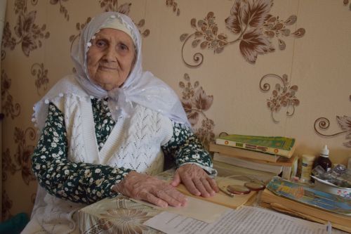 Жительница Нурлата Сакибя Минабутдинова отмечает 95-летний юбилей