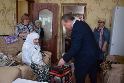 Жительница Нурлата Сакибя Минабутдинова отмечает 95-летний юбилей