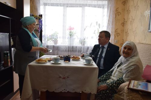 Жительница Нурлата Сакибя Минабутдинова отмечает 95-летний юбилей
