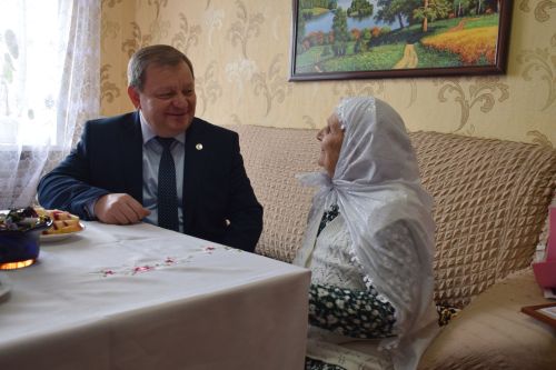 Жительница Нурлата Сакибя Минабутдинова отмечает 95-летний юбилей