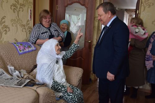 Жительница Нурлата Сакибя Минабутдинова отмечает 95-летний юбилей