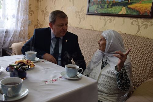 Жительница Нурлата Сакибя Минабутдинова отмечает 95-летний юбилей