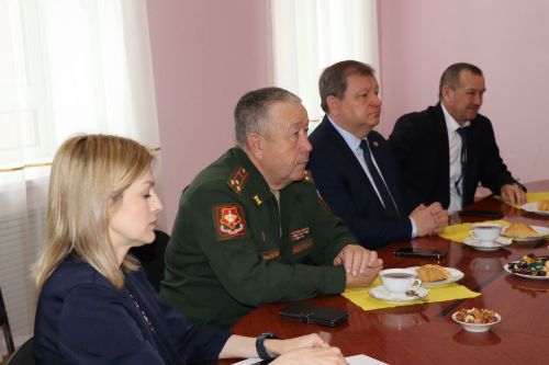 Глава Нурлатского района встретился с земляками - участниками СВО