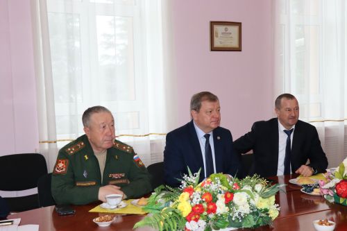 Глава Нурлатского района встретился с земляками - участниками СВО
