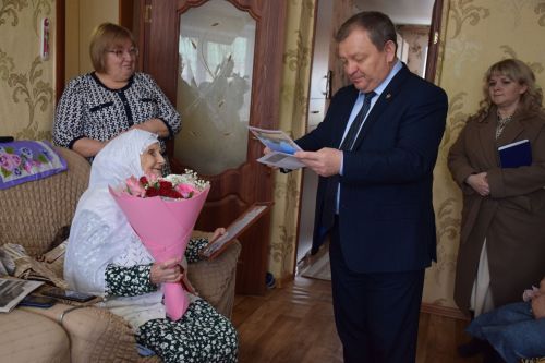 Жительница Нурлата Сакибя Минабутдинова отмечает 95-летний юбилей