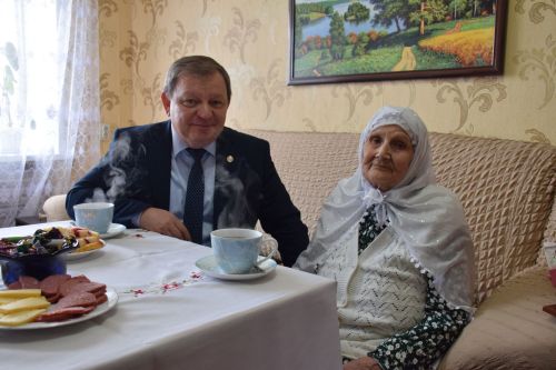 Жительница Нурлата Сакибя Минабутдинова отмечает 95-летний юбилей