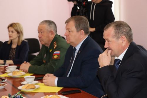 Глава Нурлатского района встретился с земляками - участниками СВО