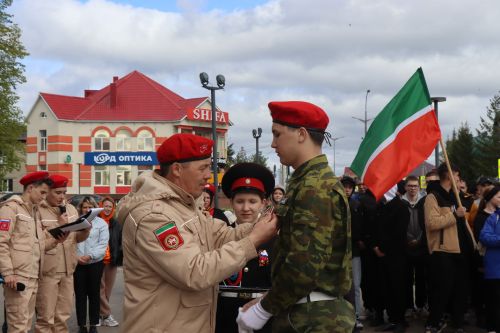В День Победы в Нурлате наградили юнармейцев