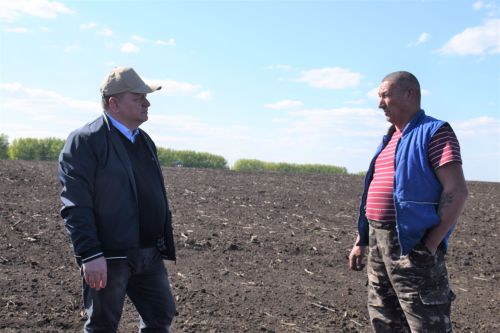 Глава Нурлатского района ознакомился с ходом посевных работ на полях района
